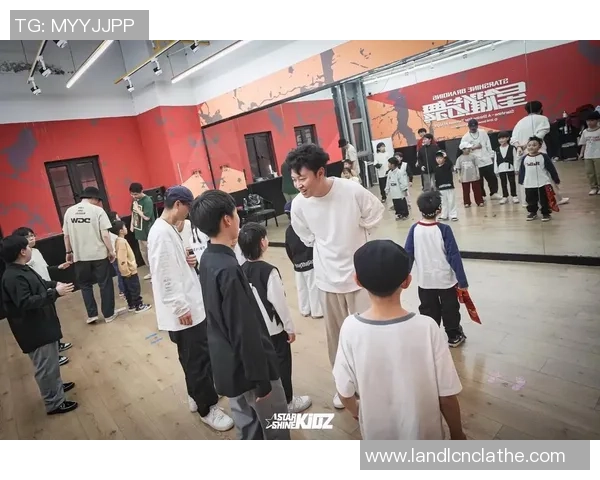 全国街舞大赛特别报道南京街舞队从默默无闻到闪耀舞台的成长历程 全国街舞大赛特别报道南京街舞队从默默无闻到闪耀舞台的成长历程